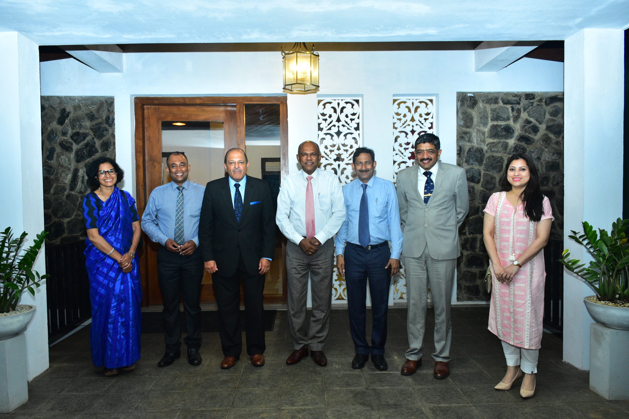 Interaction with General Daya Ratnayake former Army Commander, Amabsooder Sujan R. Chinoy the Current Director General IDSA and fellows